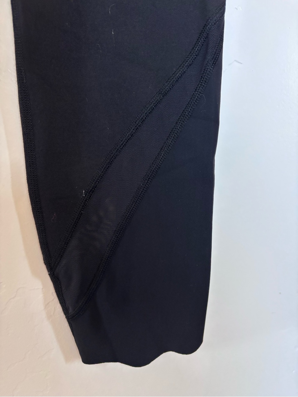 Lululemon cropped mesh-panel leggings 🖤